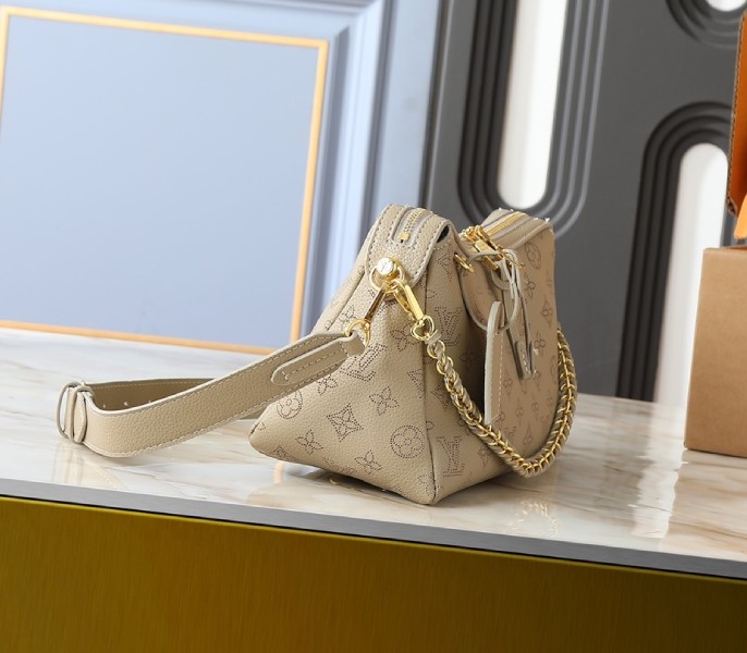 Louis Vuitton Mahina Hand It All PM In Rosemary Green - Image 2