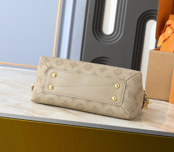 Louis Vuitton Mahina Hand It All PM In Rosemary Green - Image 4