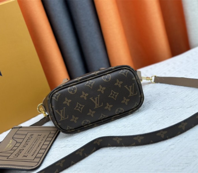 Louis Vuitton Neverfull Bandouliere Inside Out BB Tote In Monogram Canvas And Khaki Green Leather - Image 6