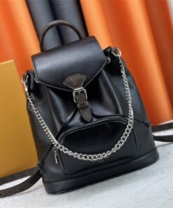 Louis Vuitton Montsouris Vibe PM In Black