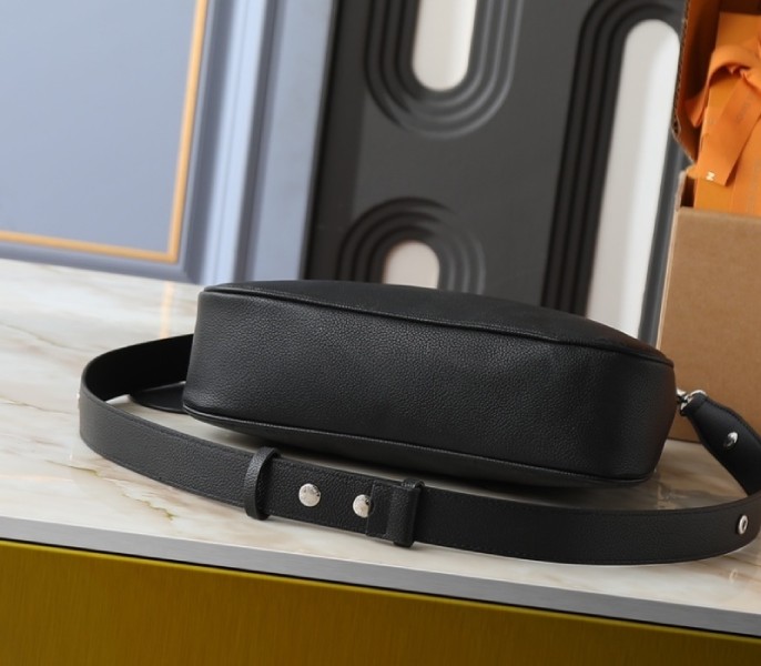 Replica Mahina All Around MM Bag In Black M14618 - Image 4