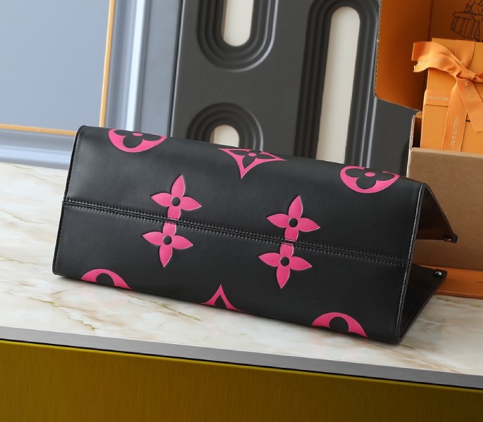 Monogram Empreinte OnTheGo GM Tote In Black And Magenta Pink - Image 4
