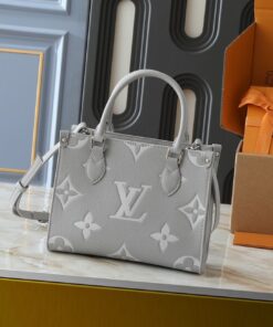 Monogram Empreinte OnTheGo PM Tote In Gray And White Quartz