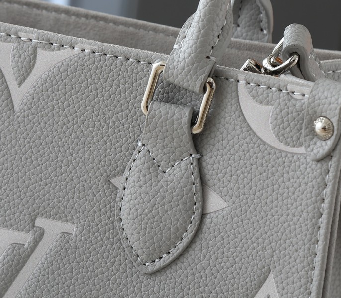 Monogram Empreinte OnTheGo PM Tote In Gray And White Quartz - Image 7