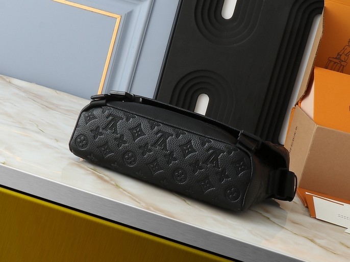 Monogram Shadow Messenger Voyager PM - Image 4