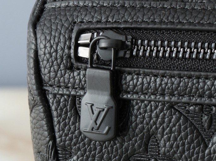 Monogram Shadow Messenger Voyager PM - Image 7