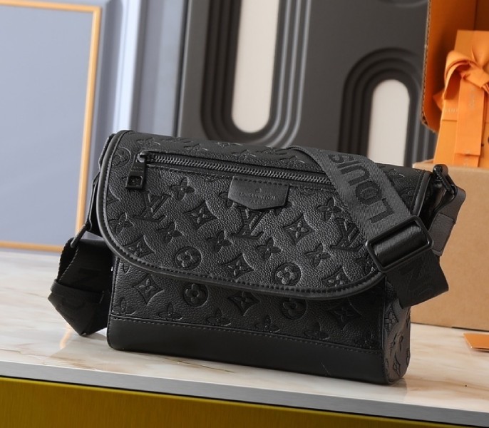 Monogram Shadow Pulse Messenger