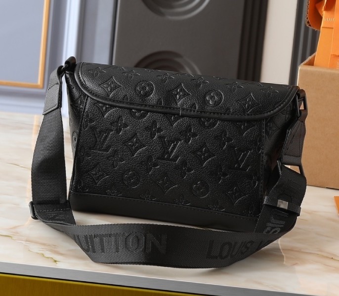 Monogram Shadow Pulse Messenger - Image 3