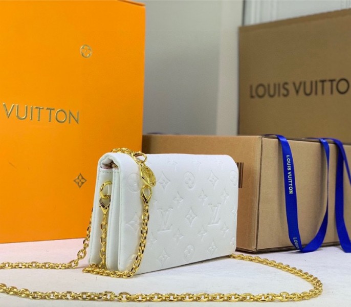 Louis Vuitton Coussin Pochette In Cream - Image 3