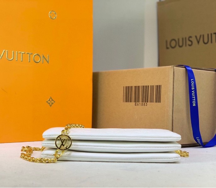 Louis Vuitton Coussin Pochette In Cream - Image 5