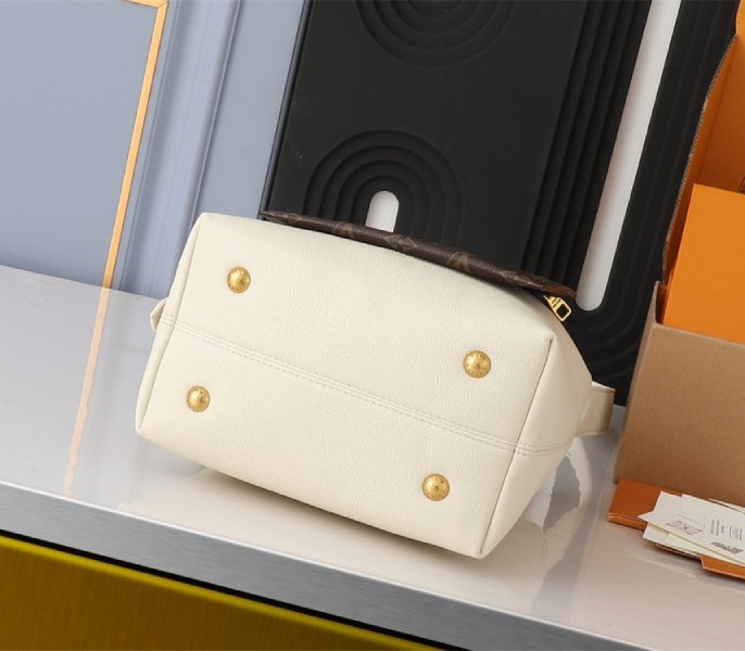 Louis Vuitton Low Key PM Hobo In Quartz White - Image 4