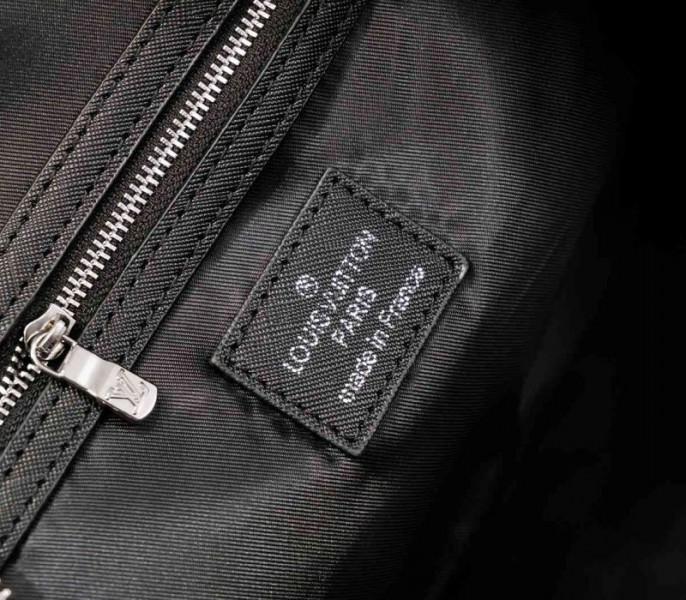 Louis Vuitton Taiga Leather Keepall Bandouliere 50 Travel Bag In Black - Image 6