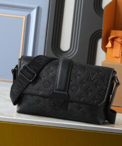 Taurillon Leather S-Cape Messenger