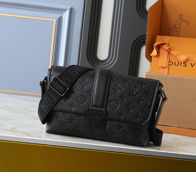 Taurillon Leather S-Cape Messenger